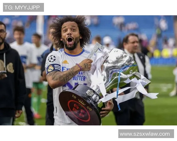 双国籍足球明星的传奇人生与跨国荣耀之路 双国籍足球明星的传奇人生与跨国荣耀之路