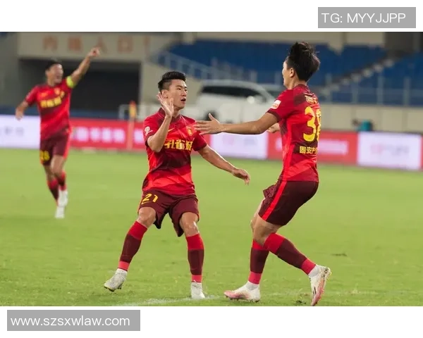 重庆足球队以82分领跑大满贯积分榜展现强劲实力