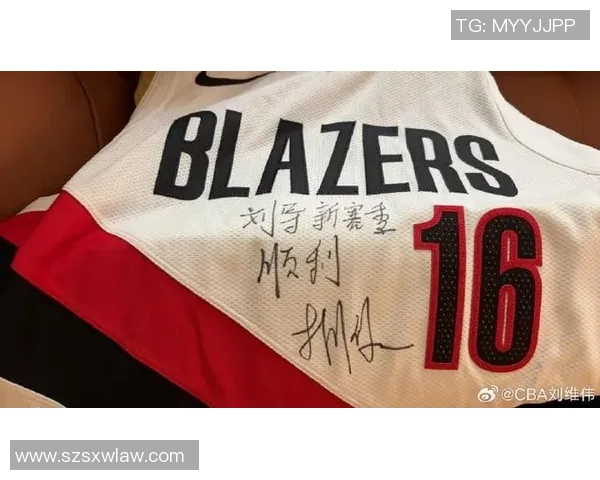 足球明星李毅亲笔签名设计作品展现独特魅力与个性风格的艺术之旅